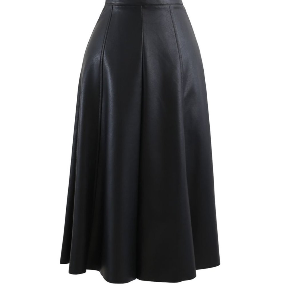 SOFT FAUX LEATHER SEAMED A-LINE MIDI SKIRT IN BLACK